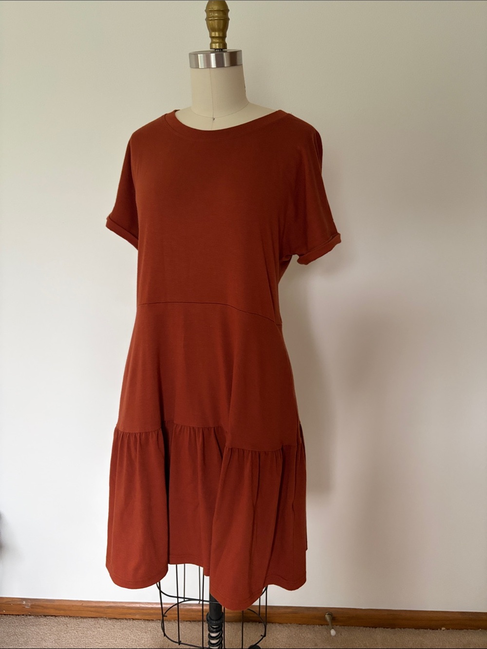 Women’s Short Sleeve Tiered Dress in Rust